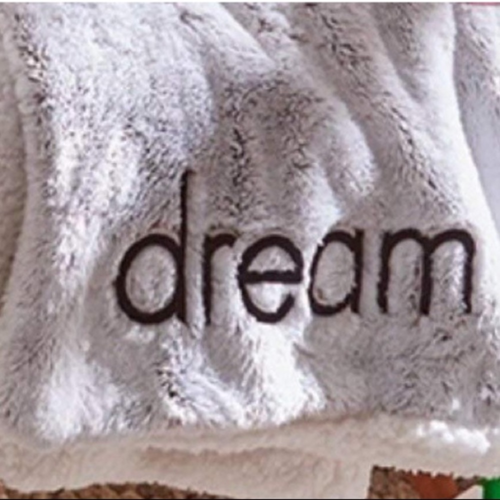*SOLD* Limited edition 50x60 faux fur blanket